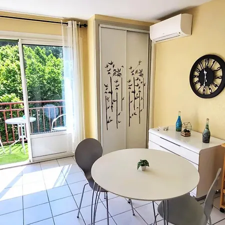 Apartment Climatise A 50 M Des Thermes