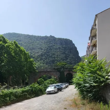 Climatisé à 50 M Des Thermes *